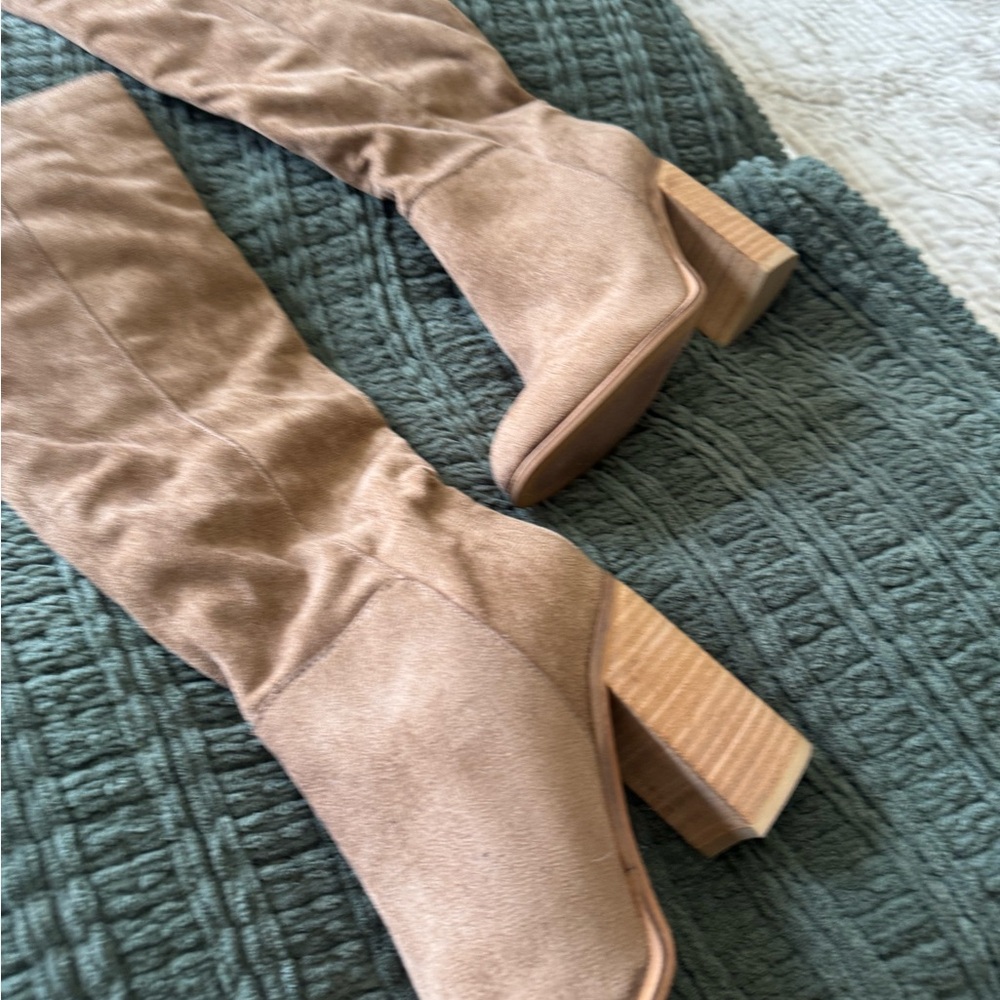 Chic Tan Heeled Women's Boots